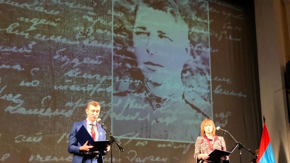 Брянские поисковики в Петрозаводске на закрытии «Вахты памяти» рассказывают о своей работе