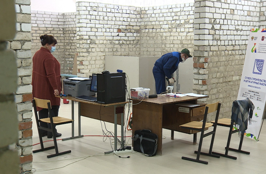 Брянские школьники и студенты участвуют в национальном чемпионате профмастерства «Абилимпикс»