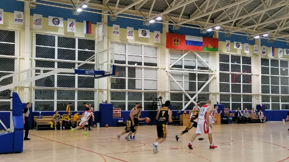 Брянские баскетболисты выиграли у спортсменов из Курска со счетом 103:87