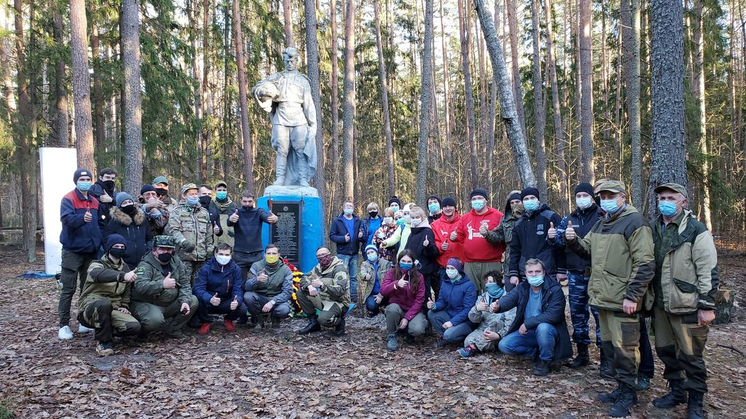 Брянские волонтеры навели порядок на партизанской стоянке