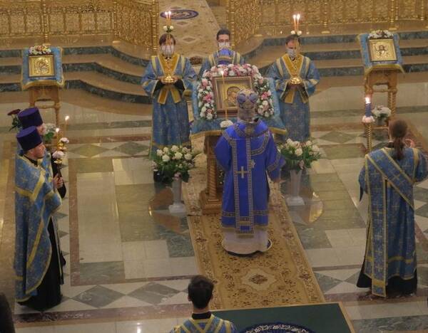 Отмечают день Казанской иконы Божией Матери православные Брянской области