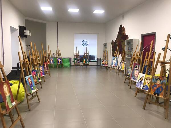 «Мамина улыбка» — так называлась выставка рисунков, которая прошла в Брянске