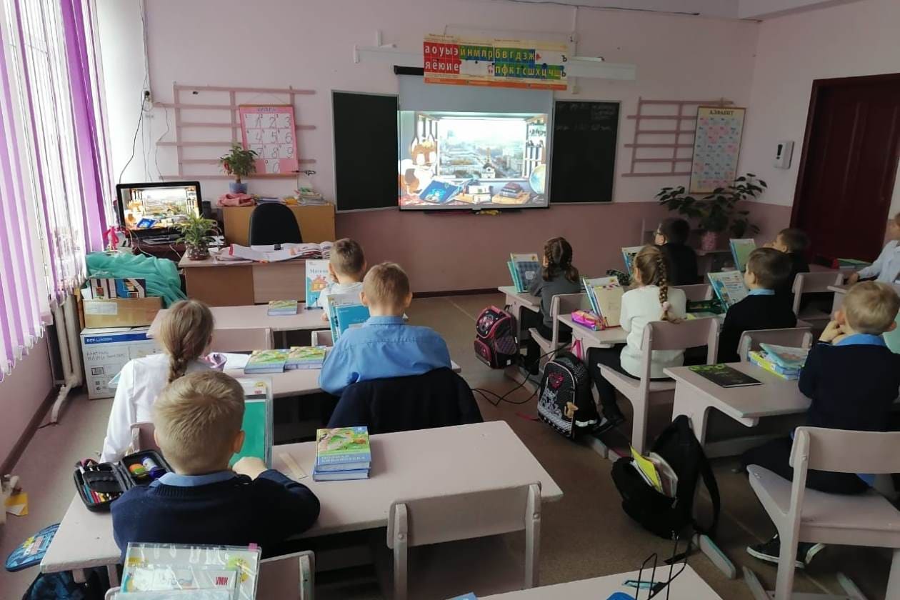 В Карачевской библиотеке прошел онлайн-час «Права и обязанности»