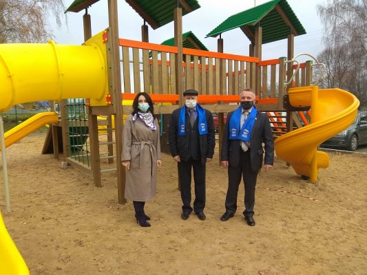 В Красной Горе «Единая Россия» проверила готовность благоустроенных дворовых территорий к открытию