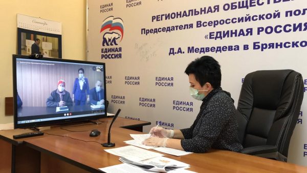 Валентина Миронова провела дистанционный приём граждан в Брянске