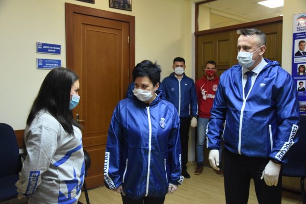 Брянским волонтерам и врачам помогают депутаты «Единой России»