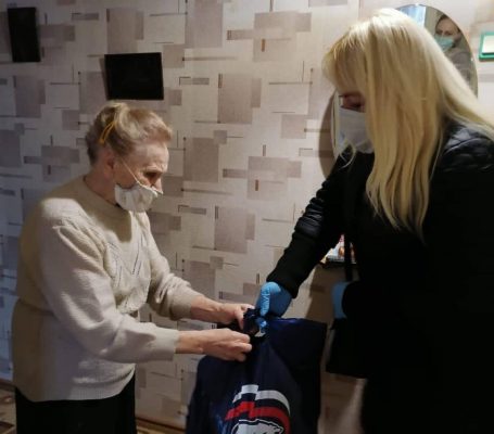 Почетного гражданина Навлинского района поздравили с Днём народного единства