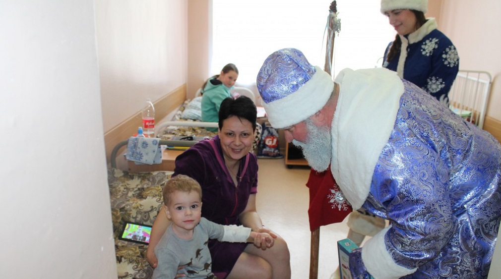 Активисты ОНФ устроили «Новогоднее чудо» для 300 брянских детей