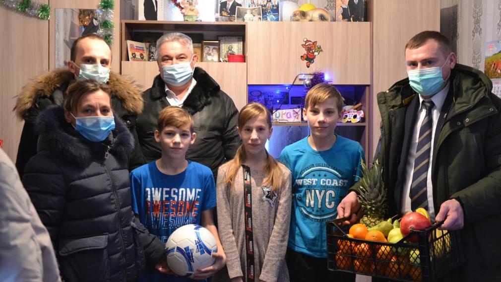 В Брянске «Ёлка желаний» исполнила новогоднюю мечту детей двух многодетных семей