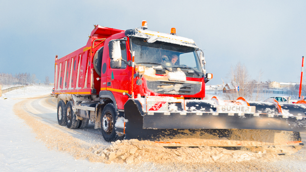 В новогодние каникулы на брянские дороги выйдет 300 единиц спецтеники