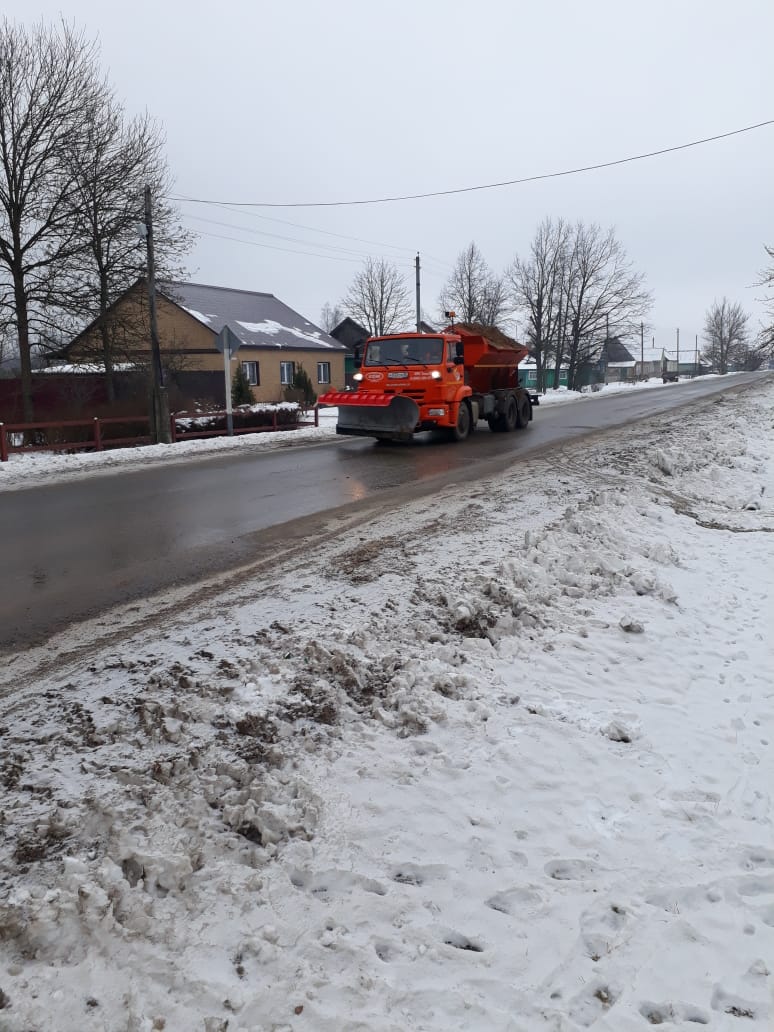 В Карачевском районе на борьбу с непогодой вывели 5 единиц спецтехники