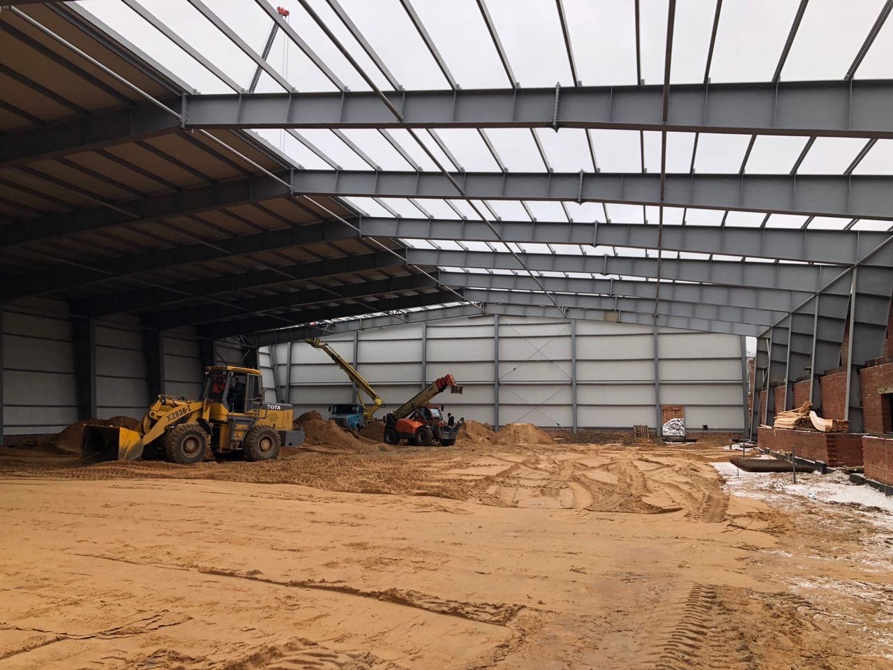 Губернатор Брянщины проинспектировал строительство ледового дворца в Новозыбкове