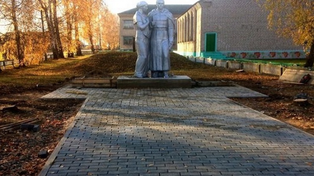 В Брянской области за год восстановили 64 воинских захоронения