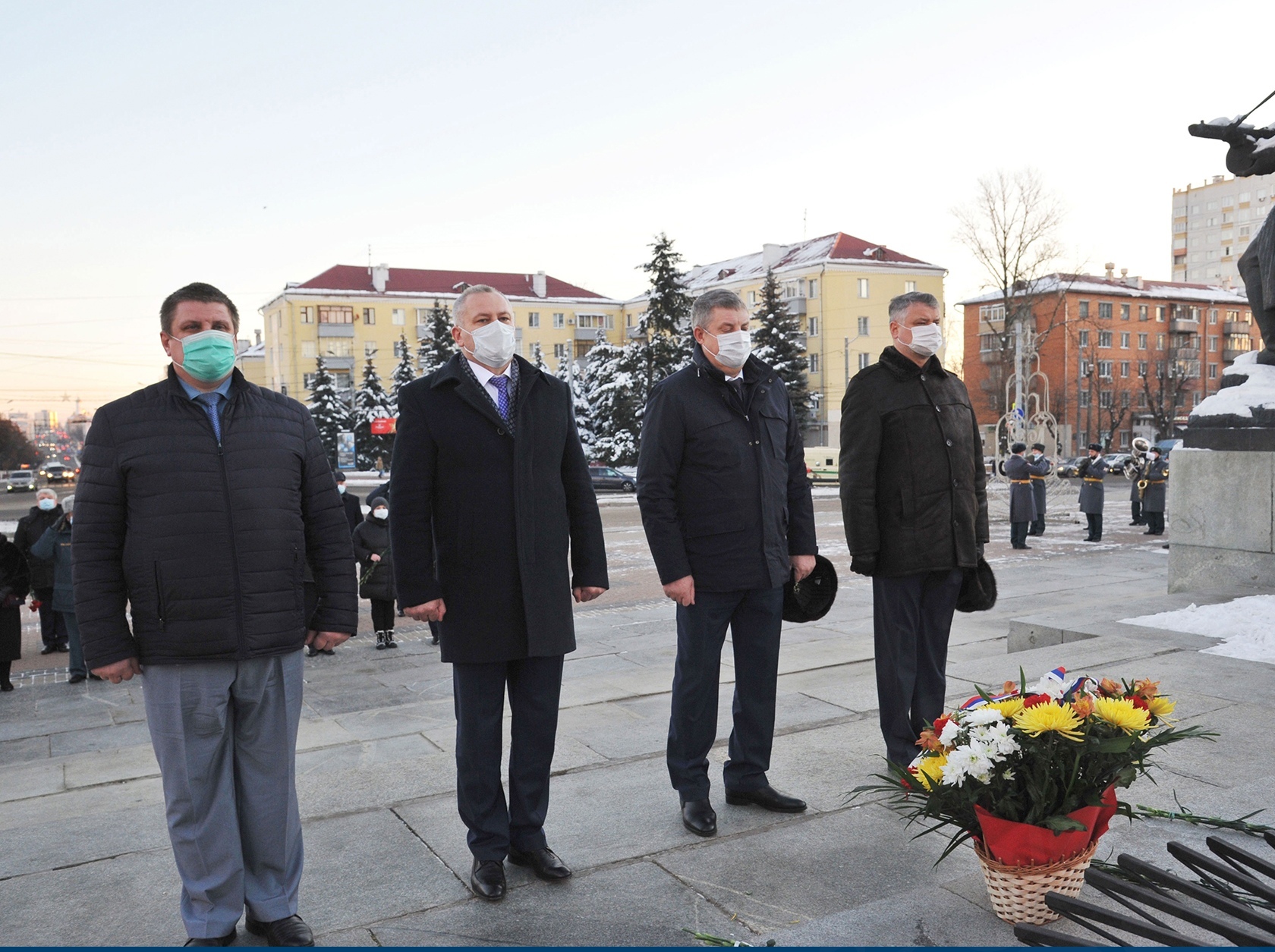 Брянский губернатор Александр Богомаз возложил цветы к Вечному огню