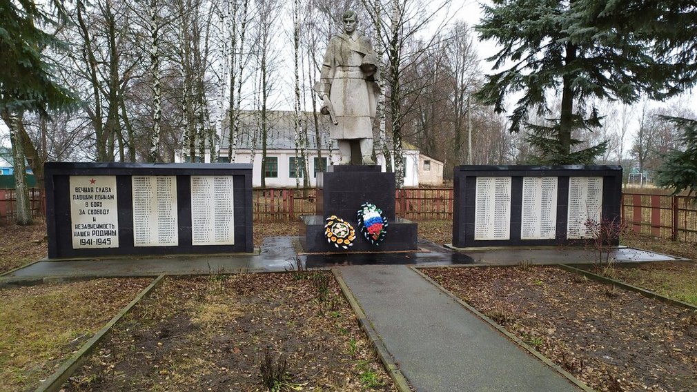 На Брянщине к 2023 году планируют обновить ещё 106 воинских мемориала