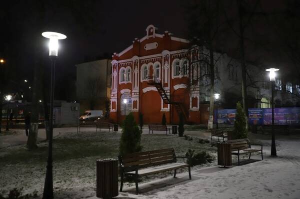 В Клинцах в сквере имени Щорса решили проблему с освещением