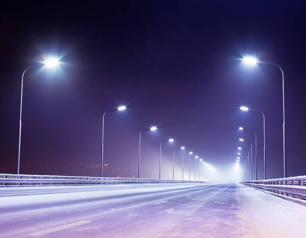 Под Брянском смонтируют стационарное освещение на дороге к поселку Мичуринский