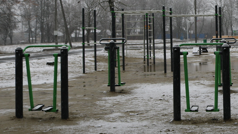 В центре Комаричей оборудуют еще одну спортплощадку за 2,711 млн рублей