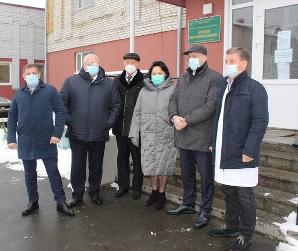 Депутаты — единороссы помогли инфекционному госпиталю Брянской межрайонной больницы