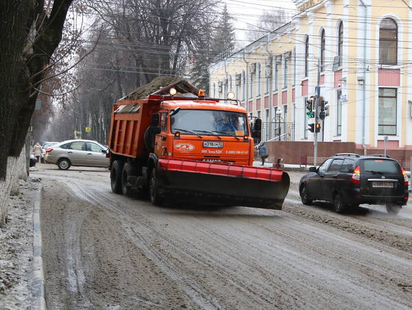 В Брянске с непогодой боролись 66 спецмашин и 150 работников ЖКХ