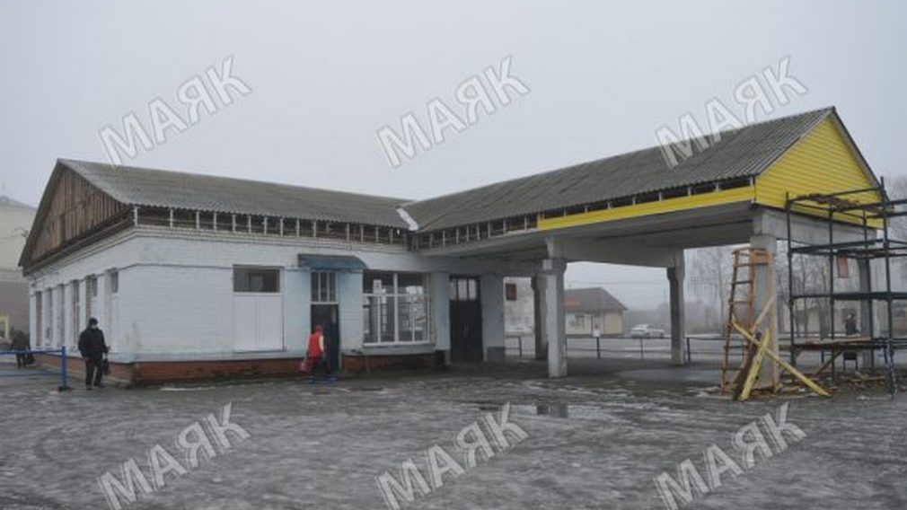 В брянском Новозыбкове ведется реконструкция здания автостанции