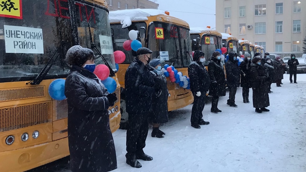 Образовательным учреждениям Брянщины подарили 27 школьных автобусов