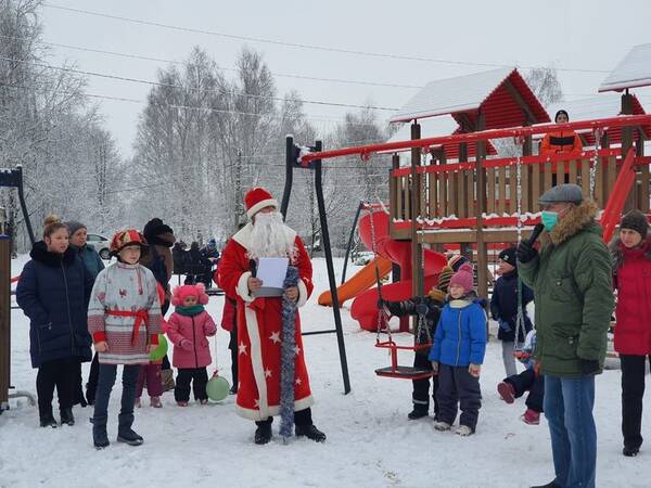 В Фокинском районе Брянска появилась современная спортивно-игровая площадка