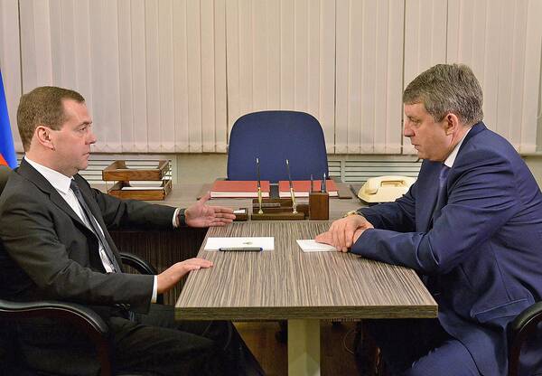 Председатель партии «ЕР» Дмитрий Медведев и секретарь Генсовета Андрей Турчак поздравили брянского губернатора