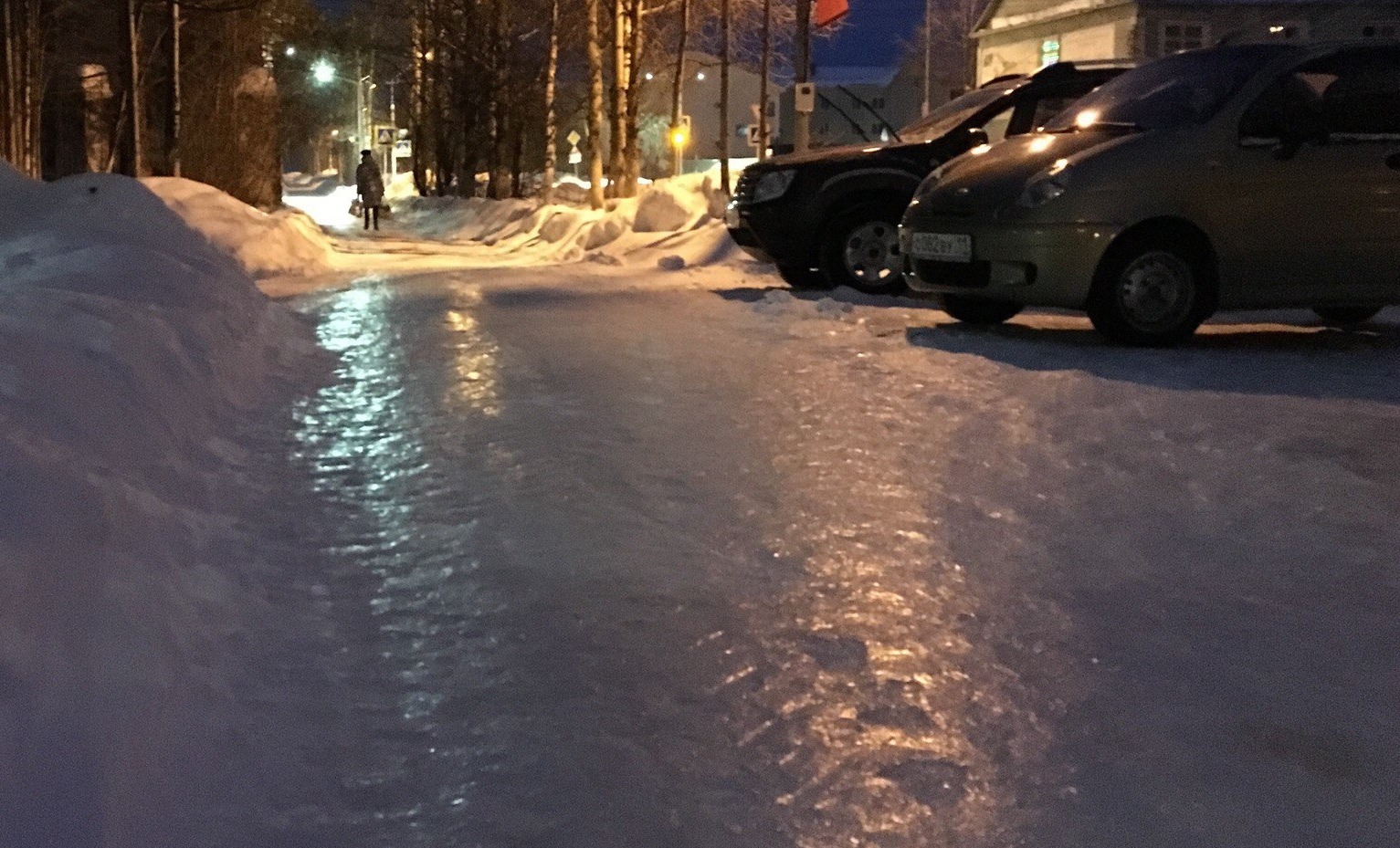 Гололёд блокировал работу мусоровозов