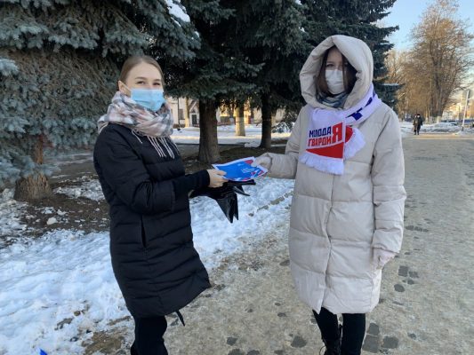 На Брянщине чествуют одаренных детей, вручают паспорта и раздают праздничную атрибутику