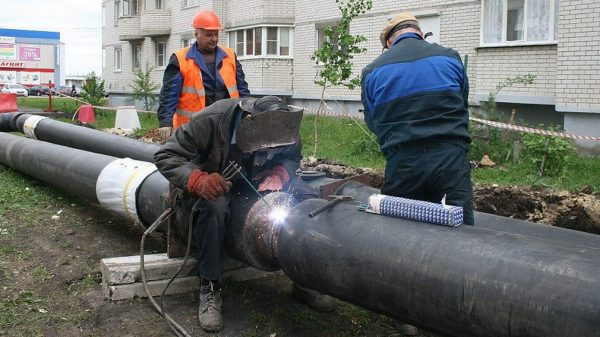 В Белых Берегах на участке теплотрассы восстановили тепловую изоляцию