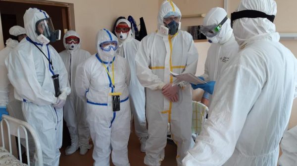 Путин по предложению ЕР поручил удвоить выплаты брянским медикам за работу с COVID-19 в праздники