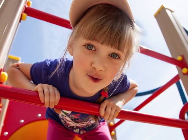 Три детские площадки в Унечском районе отремонтировали