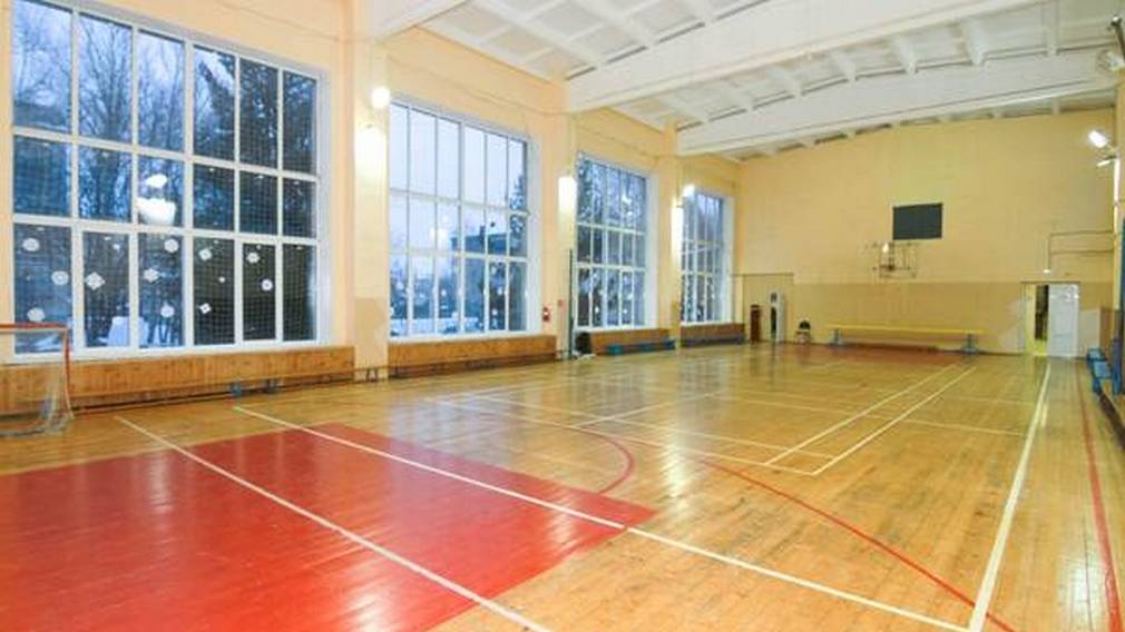 В Брянских селах в прошлом году отремонтировали 8 школьных спортзалов