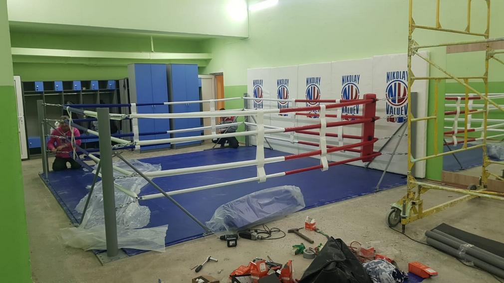 В Климовской ДЮСШ завершается монтаж спортивного оборудования