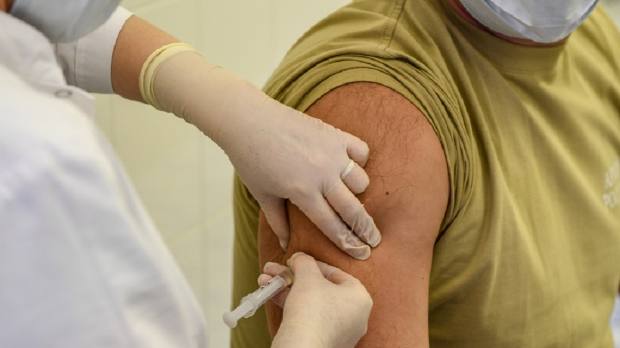 Брянские военнослужащие прививаются от Covid-19