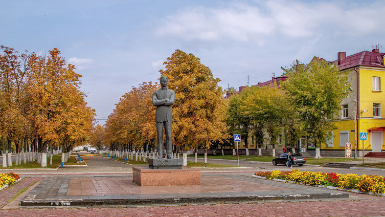 В Фокинском районе Брянска реконструируют сквер имени Игната Фокина за 17,3 млн рублей