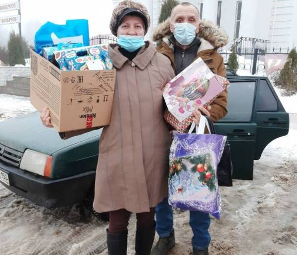 Тяжелобольной девочке из Мглинского района подарили планшет