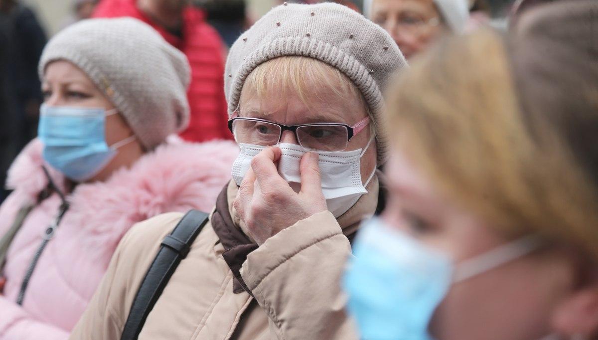 Пожилым брянцам продлили режим самоизоляции