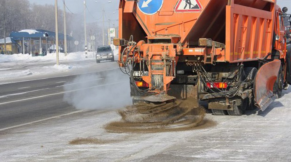 В Брянской области на федеральные трассы вывели 79 снегоуборочных машин