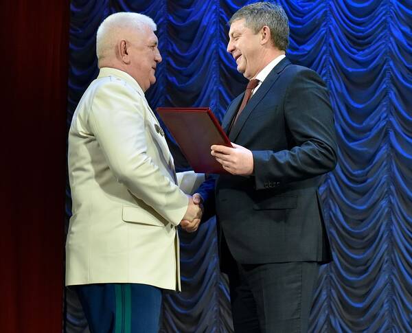 Губернатор Александр Богомаз поздравил сотрудников прокуратуры