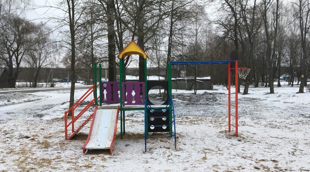 В Навлинском районе Брянской области установили современную игровую площадку