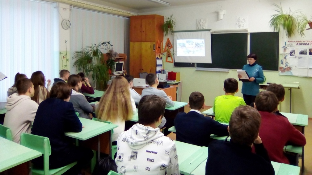 В Брянской городской библиотеке для школьников прошел час мужества «Блокадной памяти страницы»