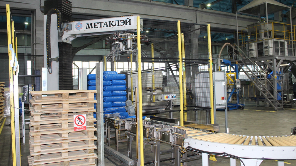 На базе Карачевского завода «Метаклэй» успешно работает новая линия по производству защитной ленты