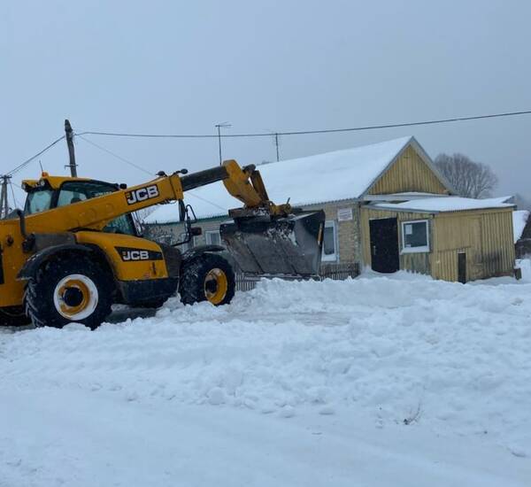 Предприятия Брянщины помогают коммунальщикам в уборке снега