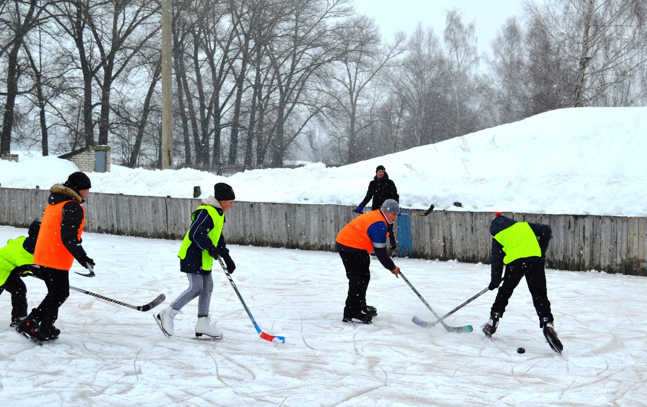 В Карачевском районе прошла встреча по хоккею