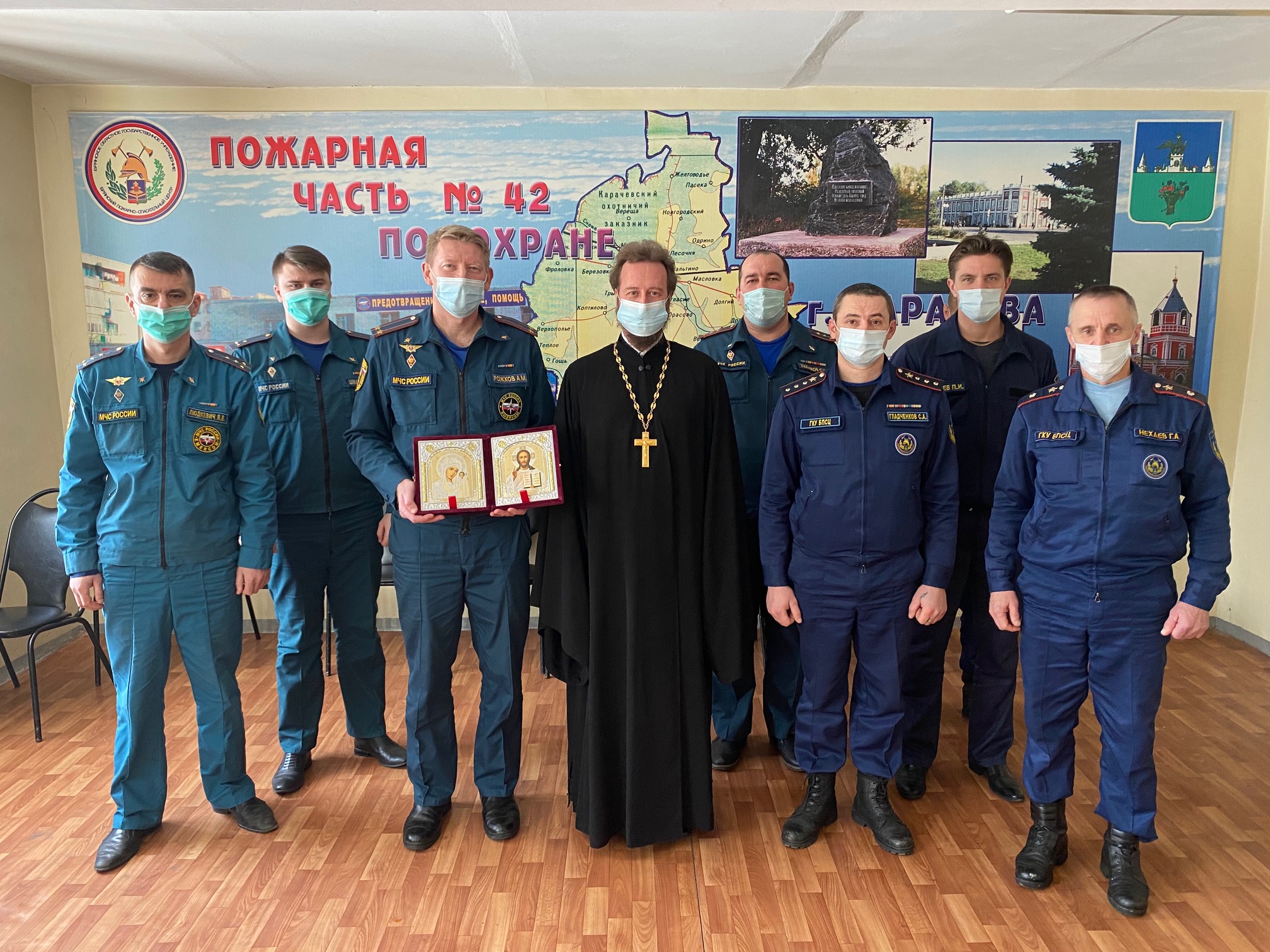 Благочинный Карачевского церковного округа встретился с сотрудниками МЧС Карачевского района