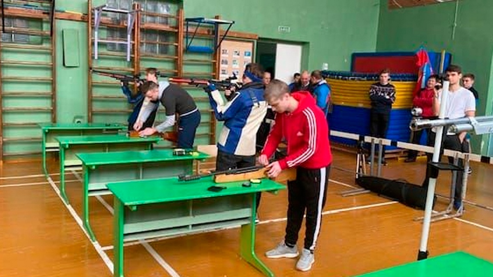 Брянские студенты соревнуются в полиатлоне