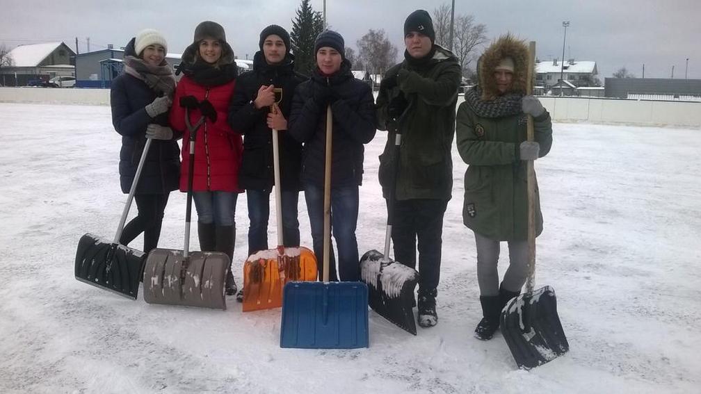 Волонтеры продолжают борьбу со снегом