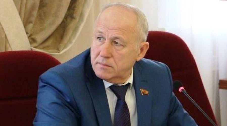 В Брянске многодетной семье депутат облдумы подарил телевизор